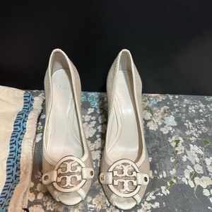 Tory Burch 8.5 canvas wedges